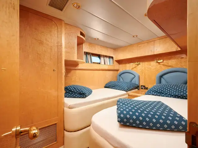 Elegance Yachts 76