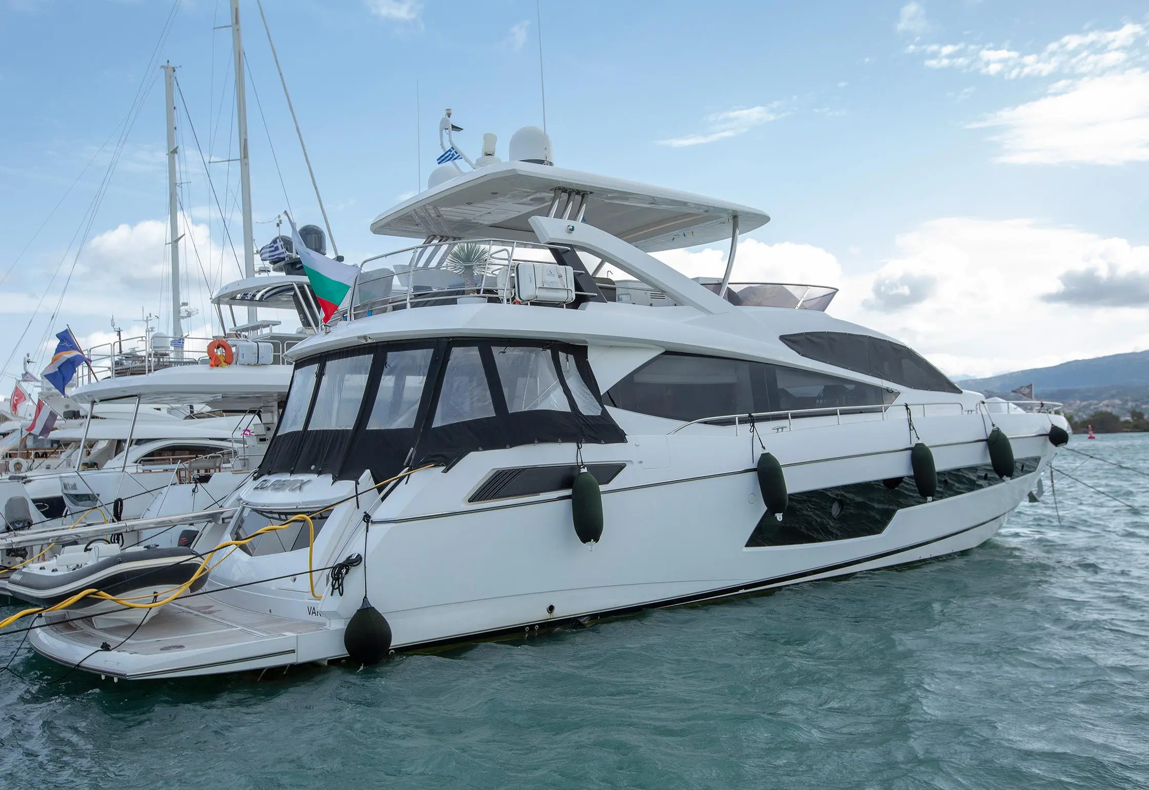 2016 Sunseeker 75 yacht