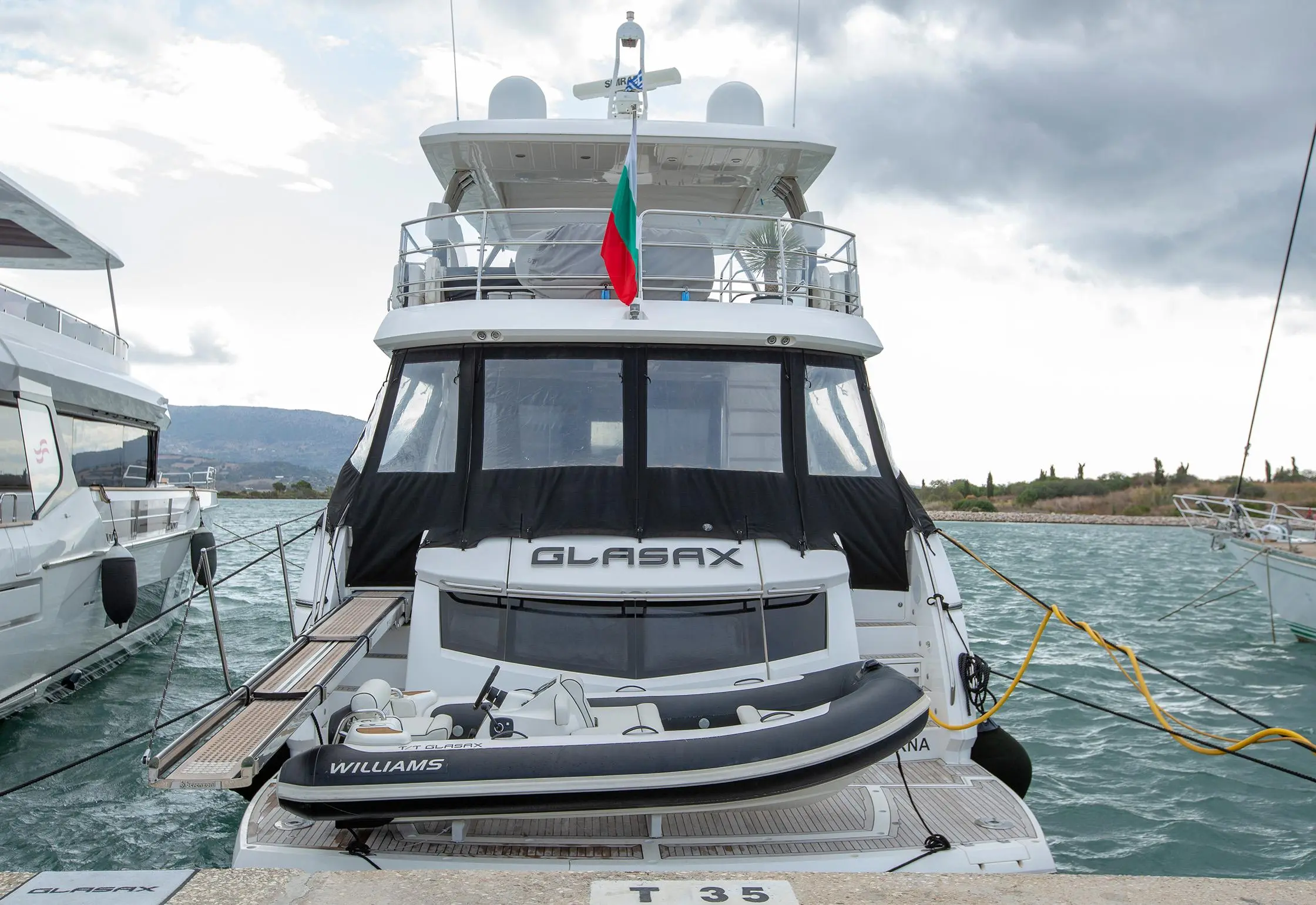 2016 Sunseeker 75 yacht