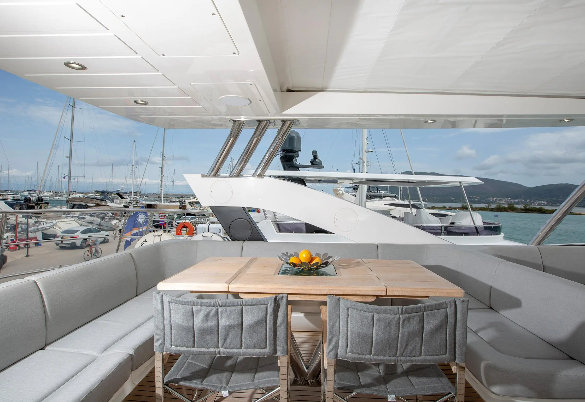 2016 Sunseeker 75 yacht