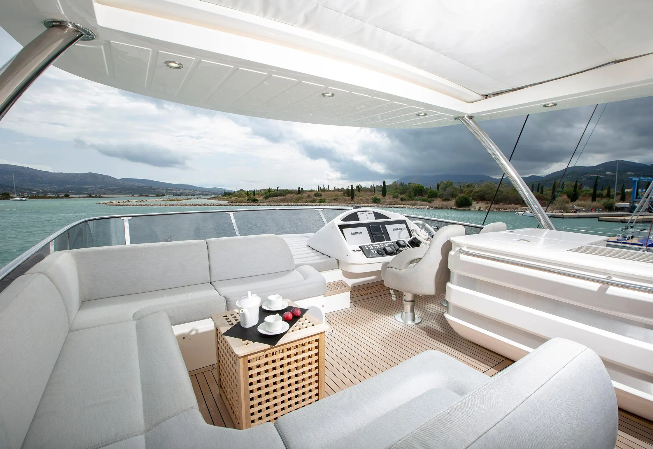 2016 Sunseeker 75 yacht