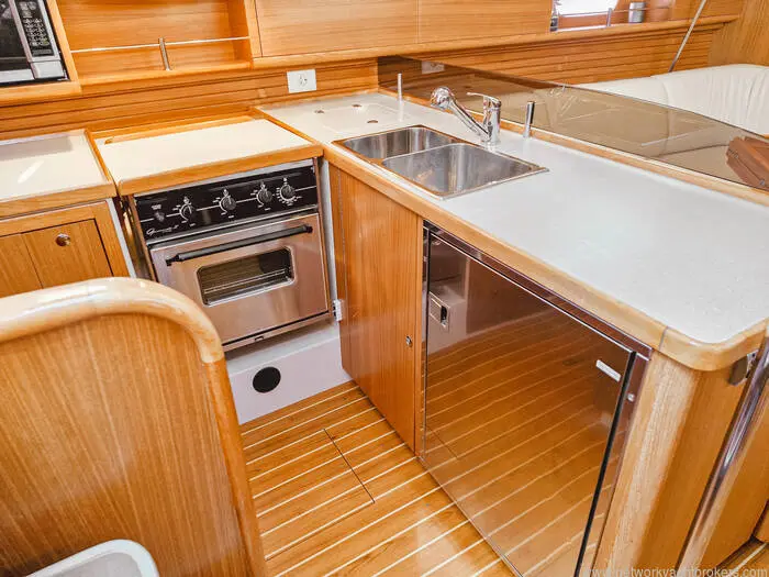 2011 Catalina 445