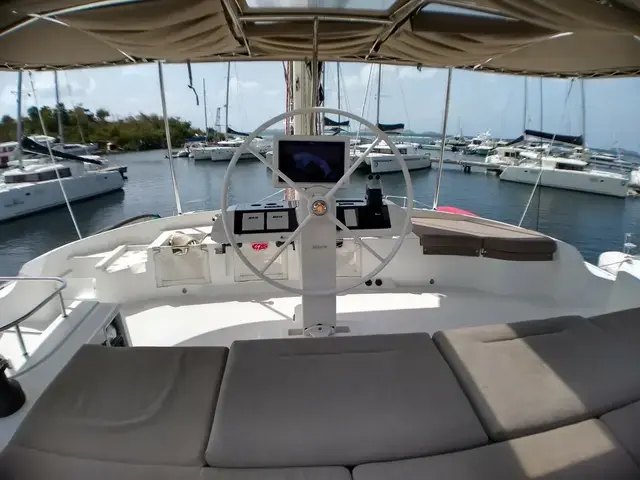 Lagoon 52