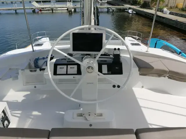 Lagoon 52