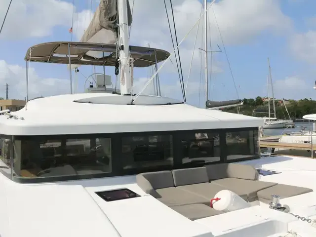 Lagoon 52