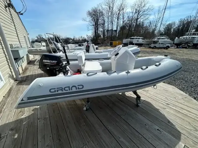 Grand Inflatable S330