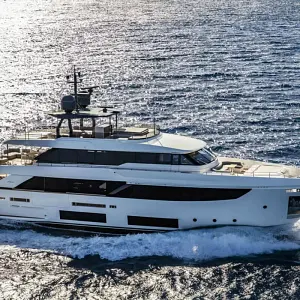 2023 Custom Line Navetta 33