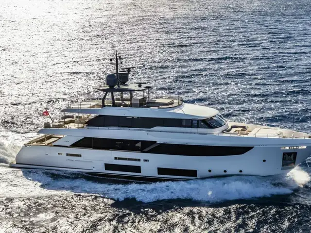 Custom Line Navetta 33