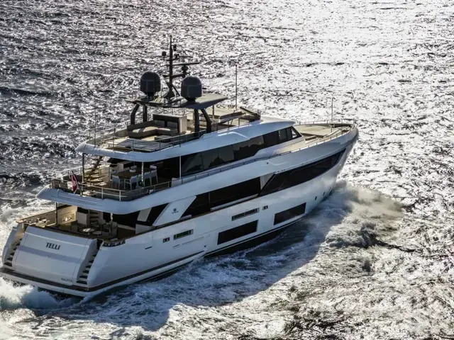 Custom Line Navetta 33