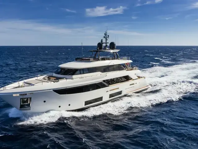 Custom Line Navetta 33