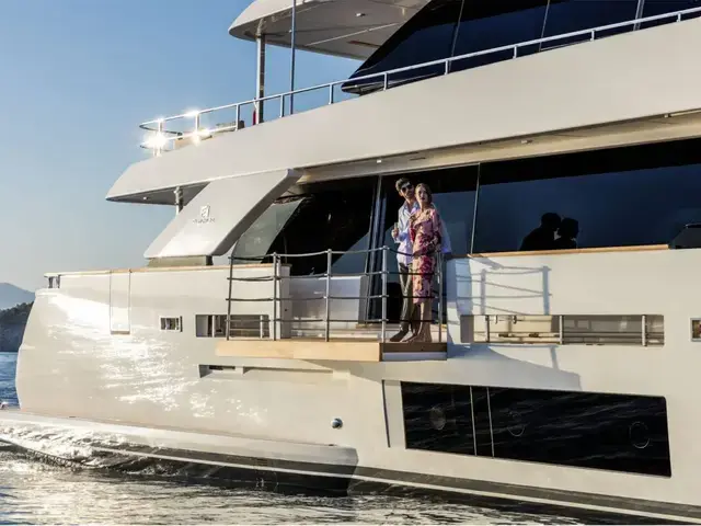 Custom Line Navetta 33