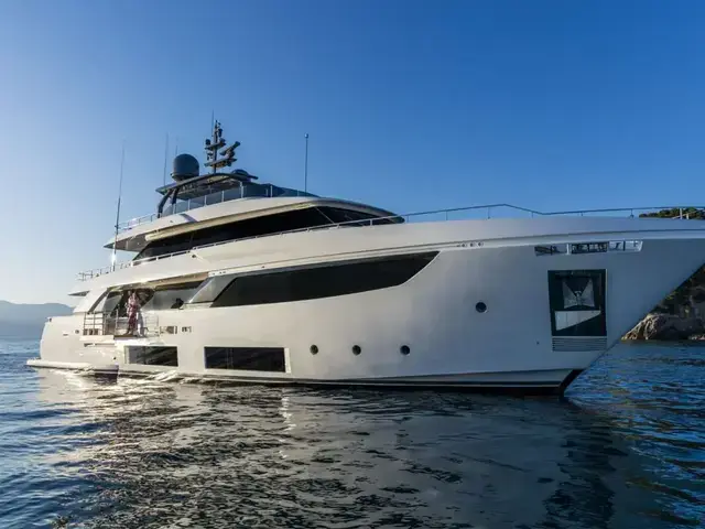 Custom Line Navetta 33