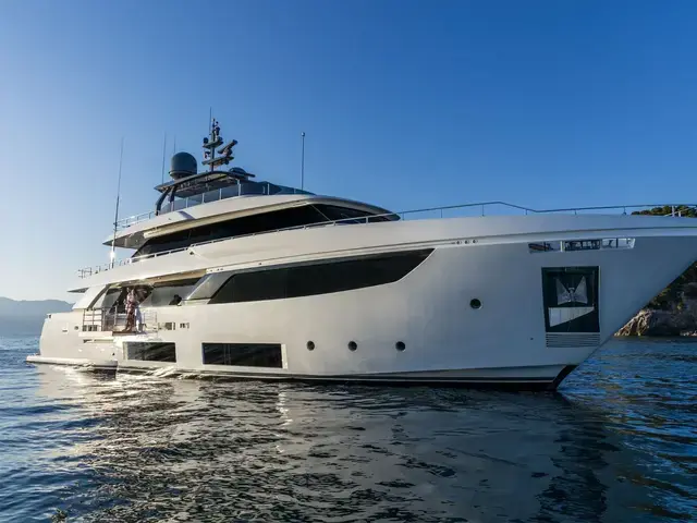 Custom Line Navetta 33