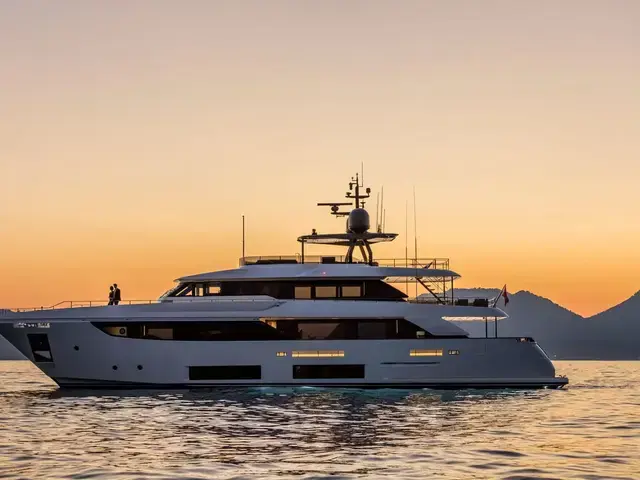 Custom Line Navetta 33