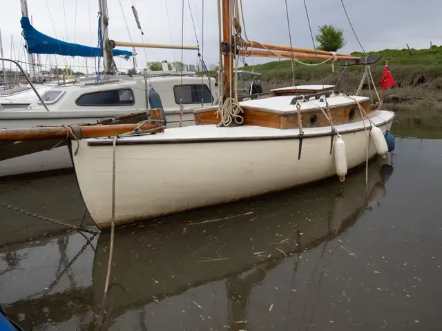 Gaff Rigged 17ft Sailing Yacht