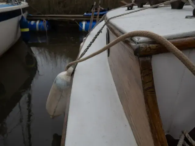 Gaff Rigged 17ft Sailing Yacht