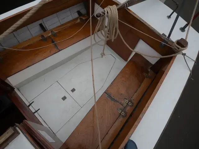 Gaff Rigged 17ft Sailing Yacht