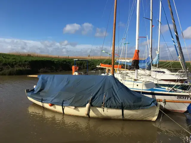 Gaff Rigged 17ft Sailing Yacht