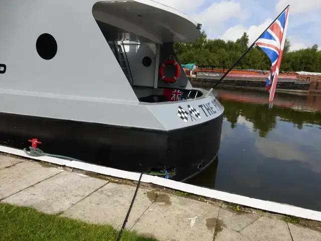 French & Peel / Stanilands Houseboat