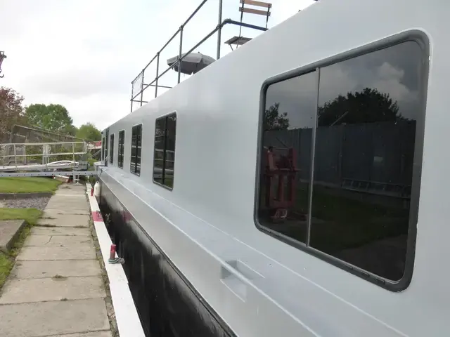 French & Peel / Stanilands Houseboat