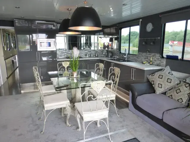 French & Peel / Stanilands Houseboat