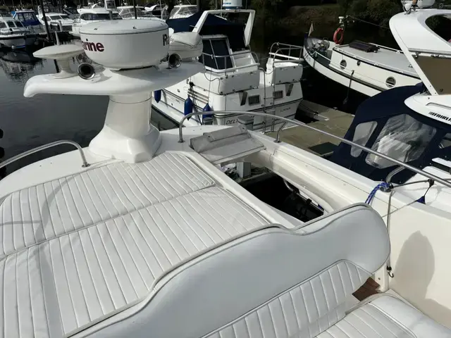 Sealine 330 Statesman