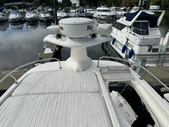 Sealine 330 Statesman