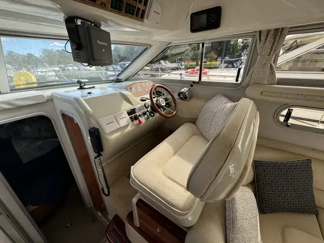 Sealine 330 Statesman