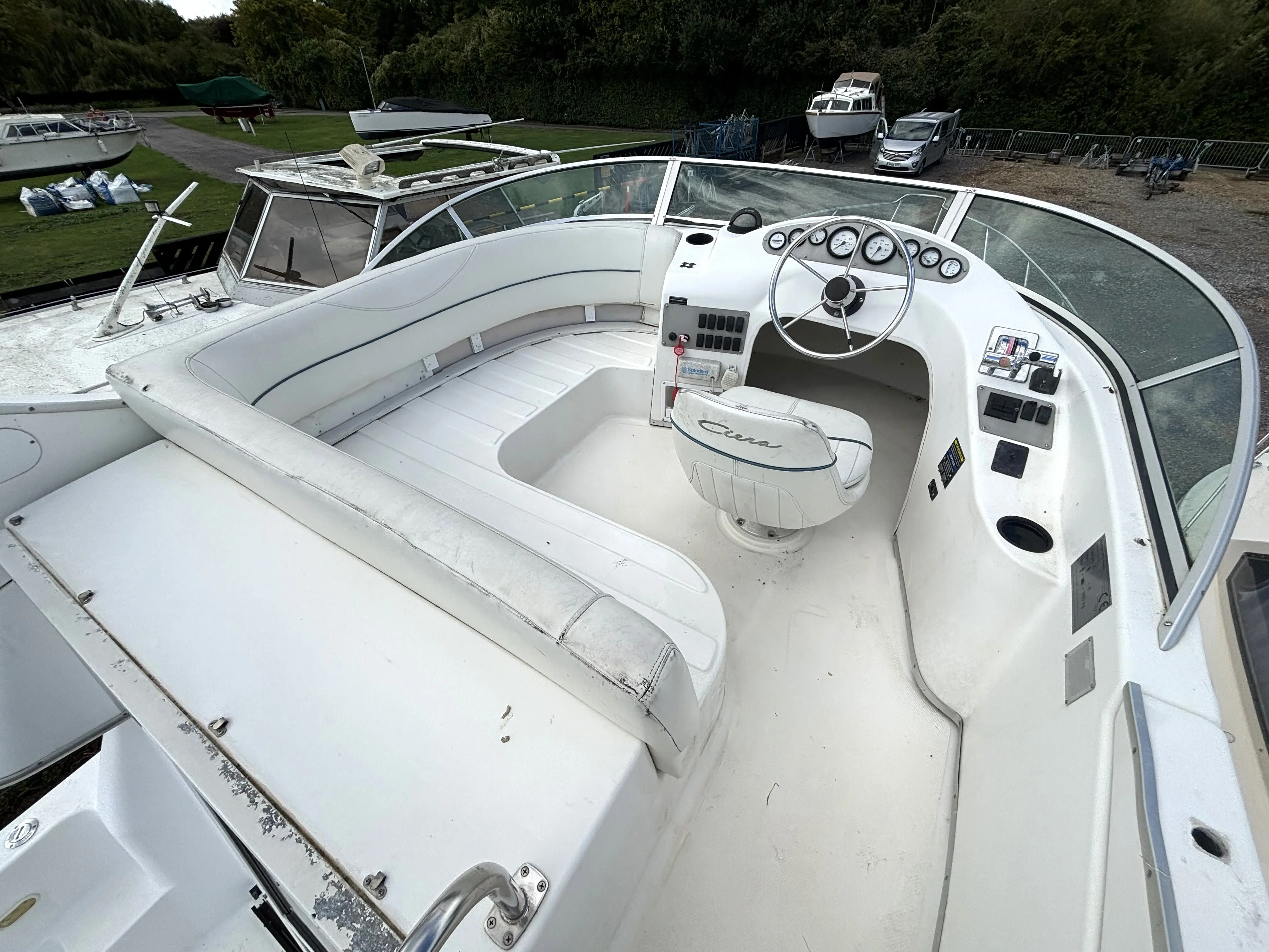 BAYLINER 2858 CIERA COMMAND BRIDGE 2001