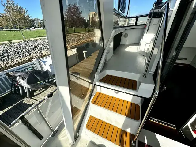 Carver 430 Cockpit Motor Yacht