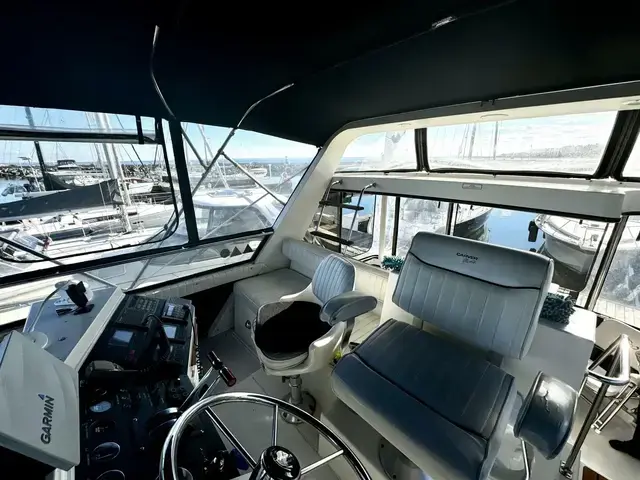 Carver 430 Cockpit Motor Yacht