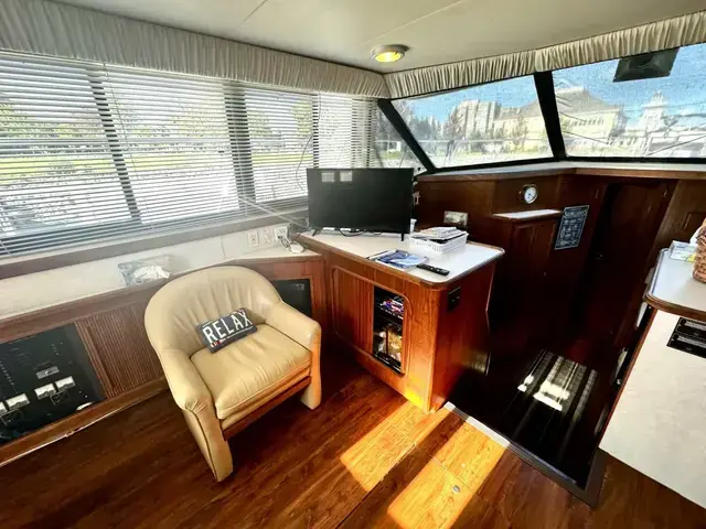 Carver 430 Cockpit Motor Yacht