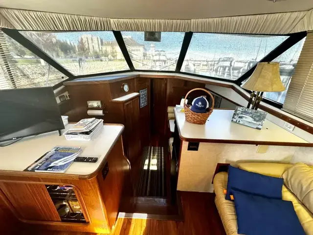 Carver 430 Cockpit Motor Yacht