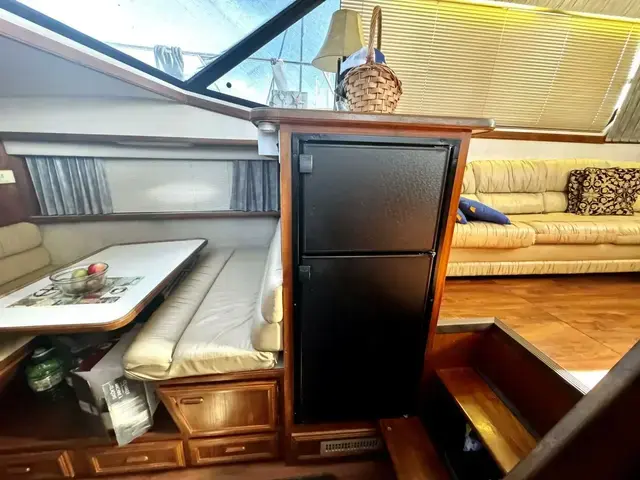 Carver 430 Cockpit Motor Yacht