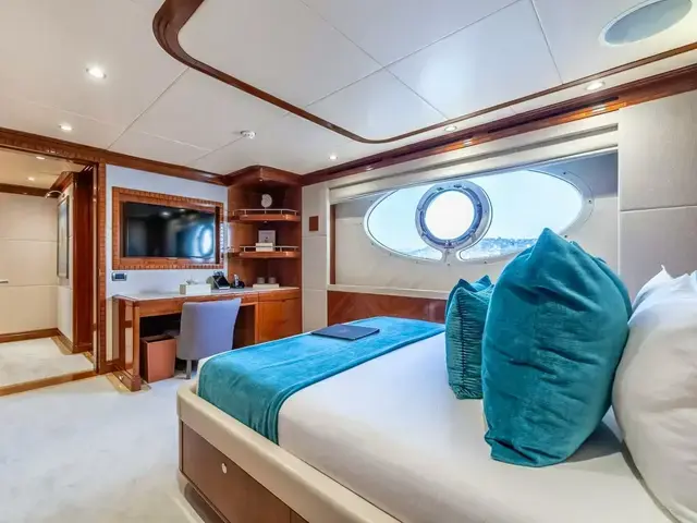 Gulf Craft Majesty 125