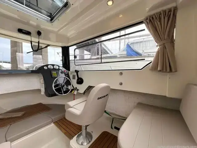 Quicksilver 675 Pilothouse