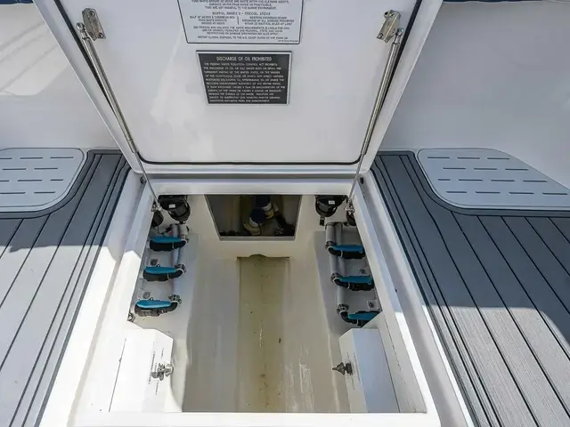 Front Runner 39 Center Console