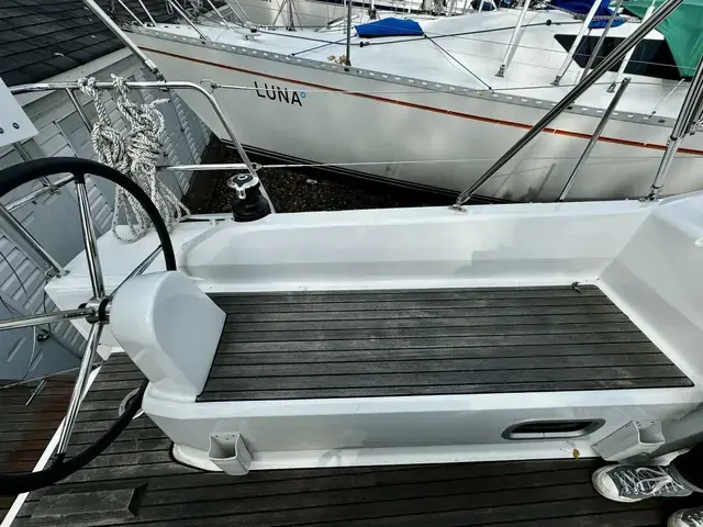 Beneteau Oceanis 30.1