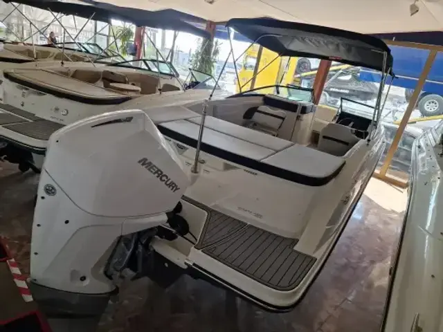 Sea Ray 230 SPX Outboard