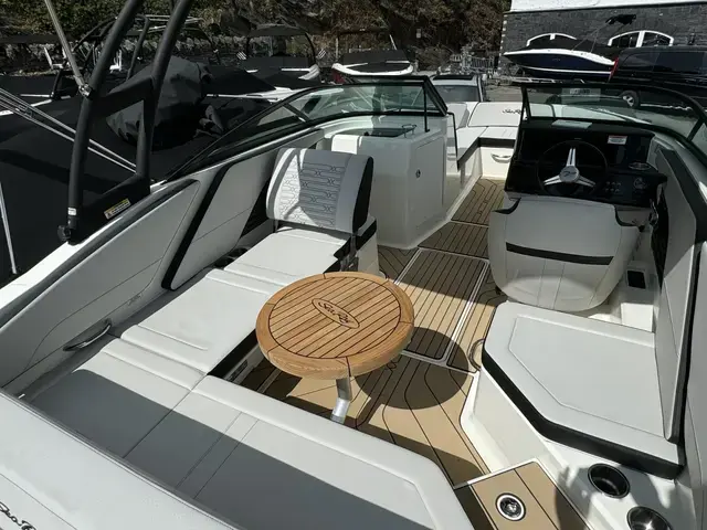 Sea Ray 210 Spx