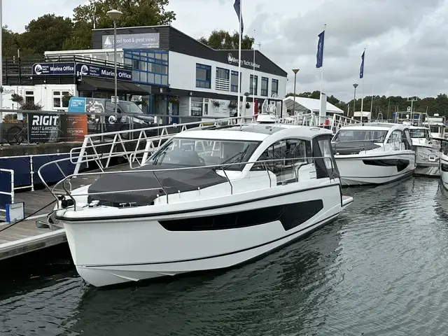 Sealine C335