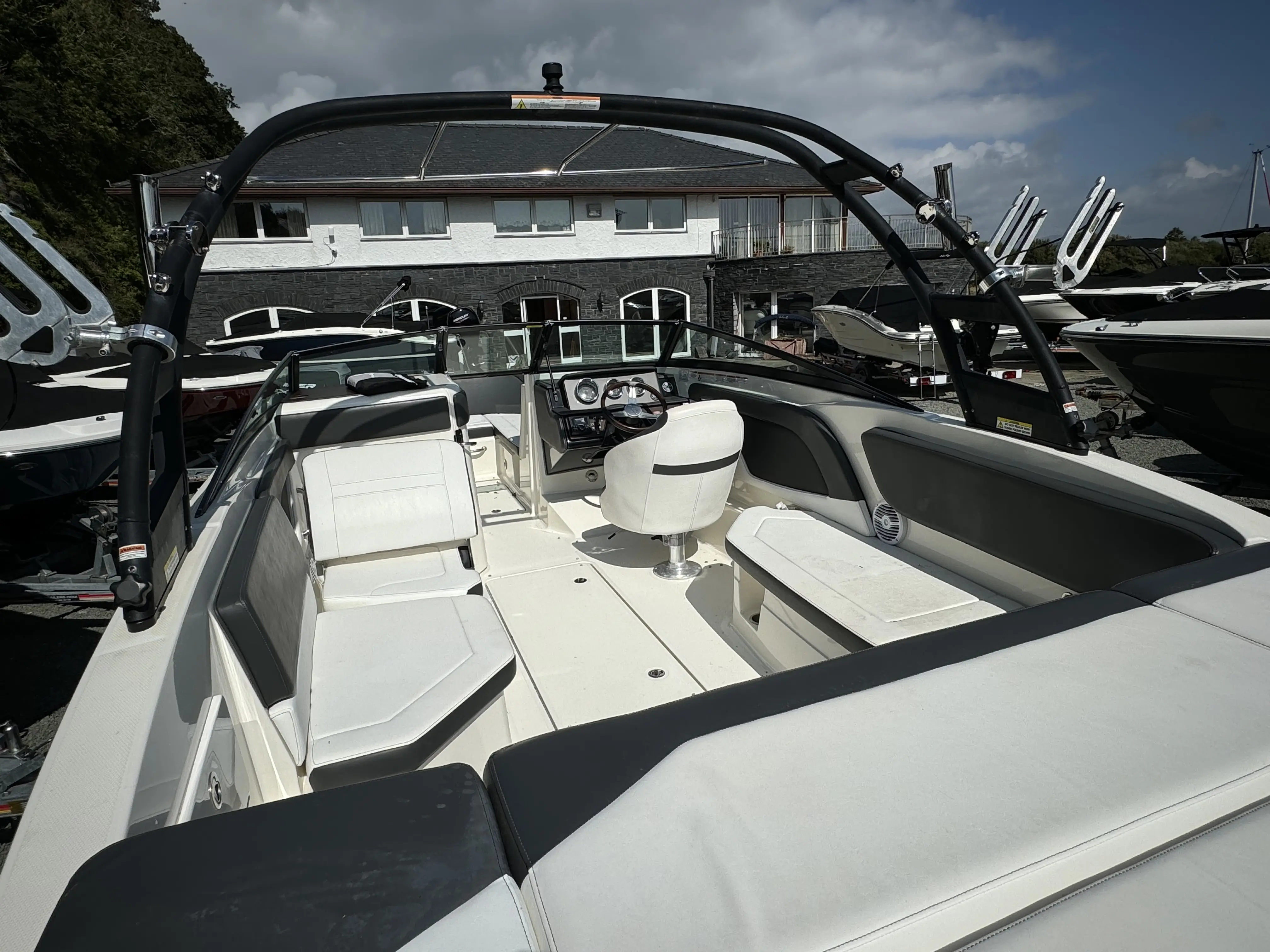 2017 Sea Ray 230 spx