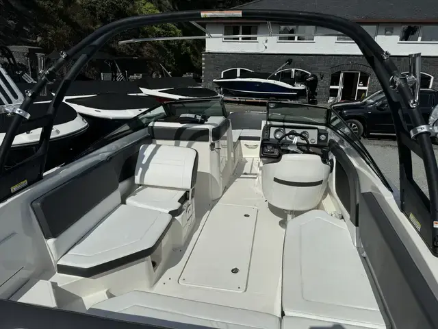 Sea Ray 230 Spx