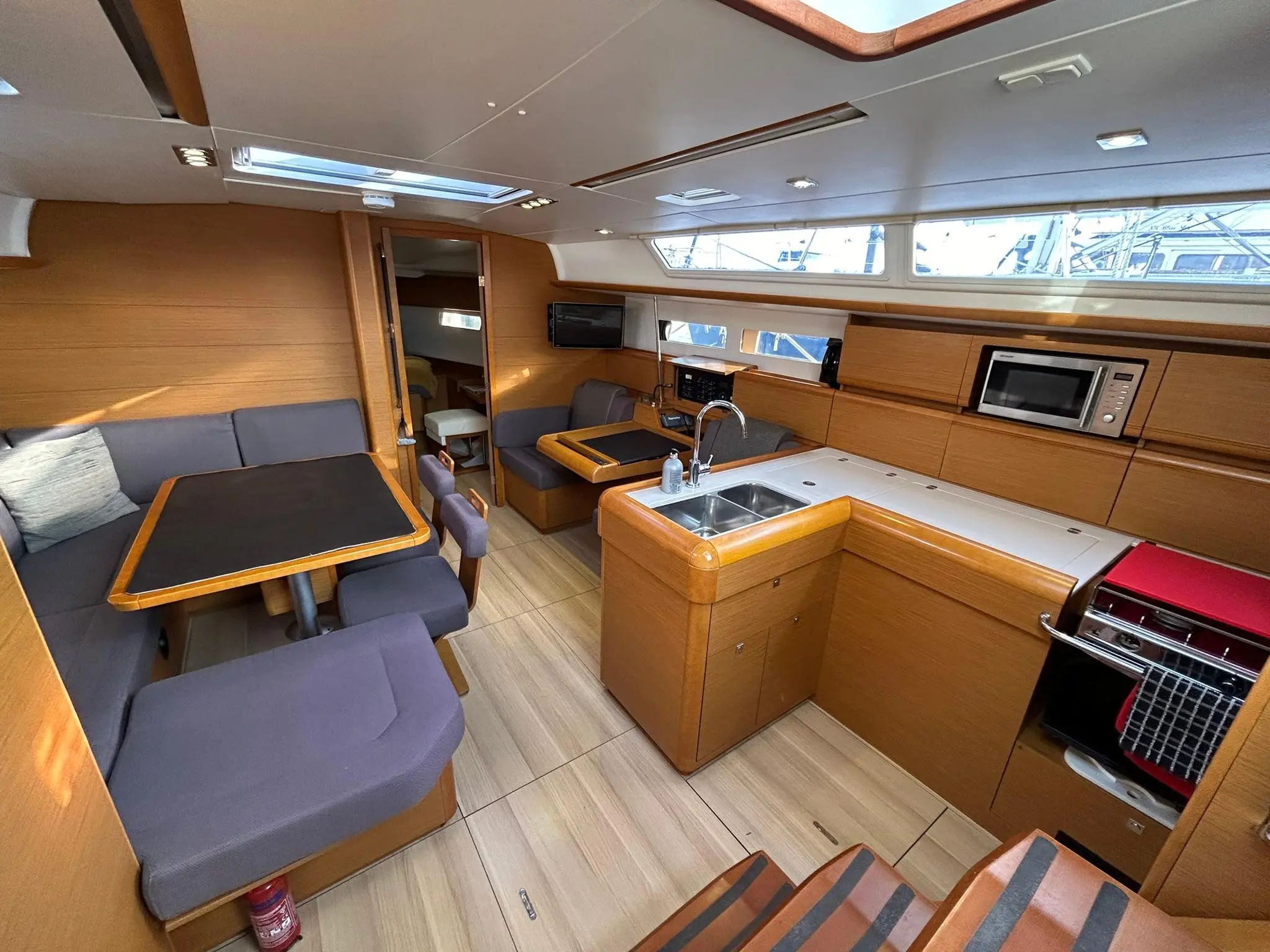 2014 Jeanneau sun odyssey 469