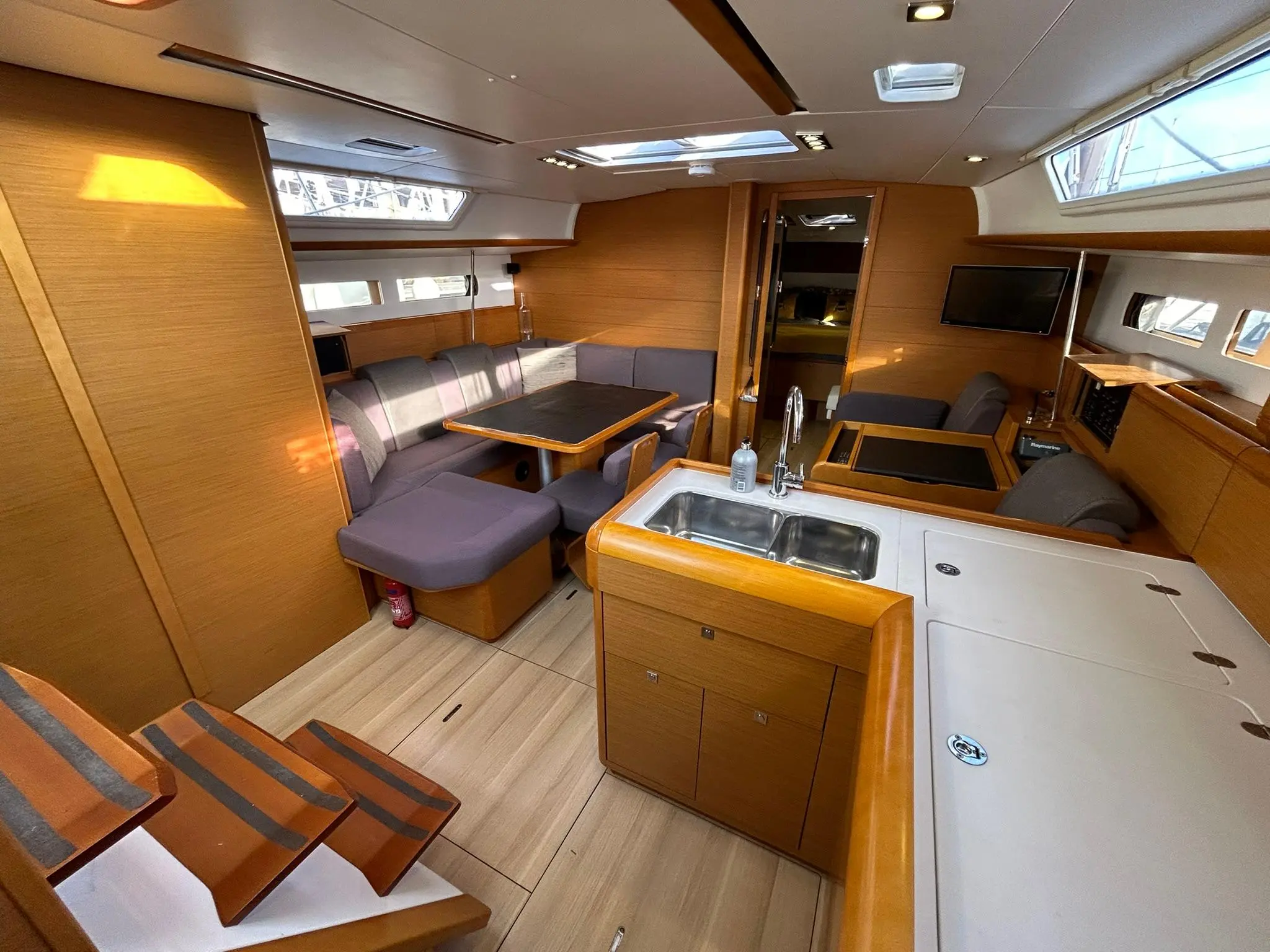 2014 Jeanneau sun odyssey 469