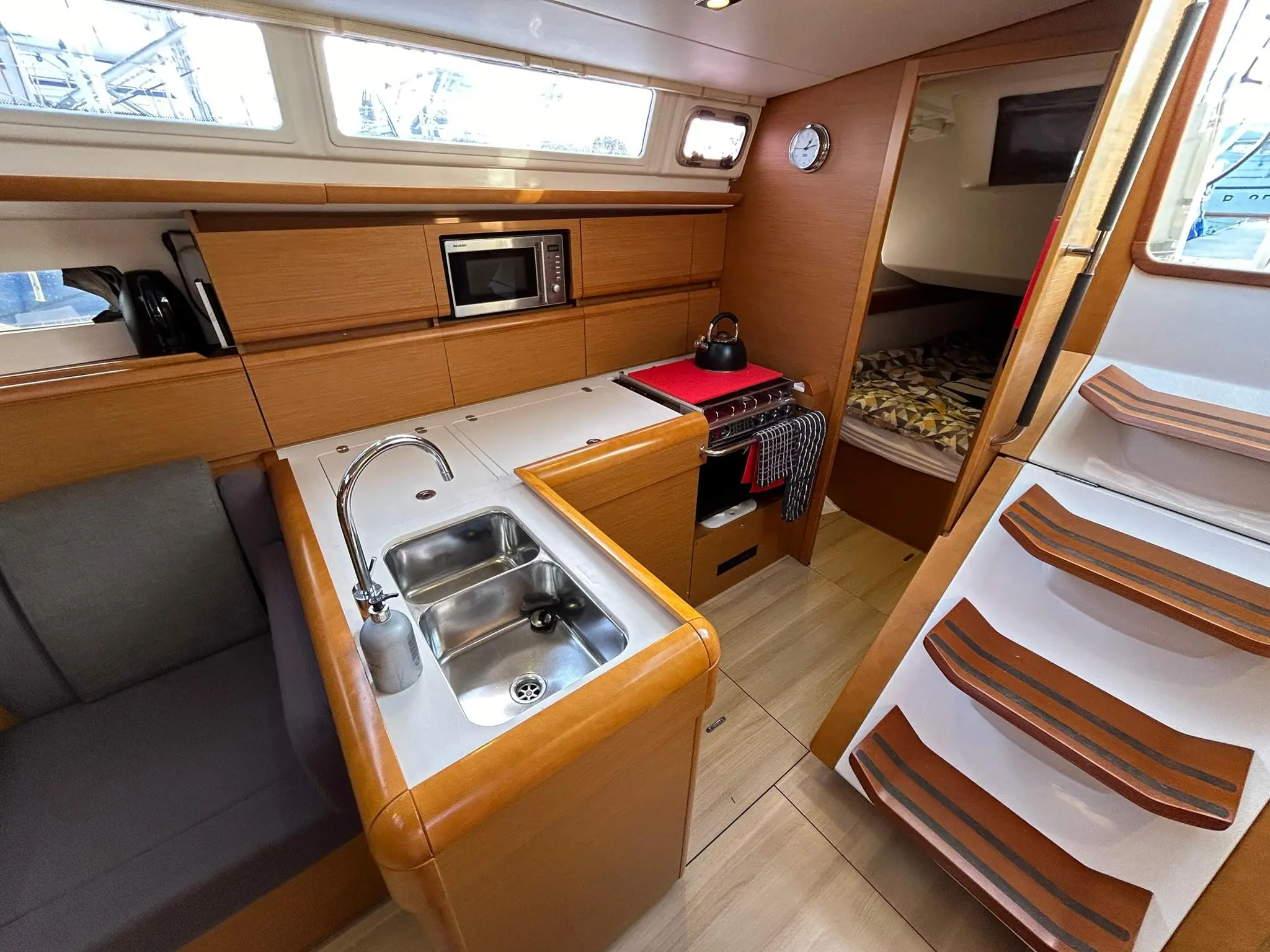 2014 Jeanneau sun odyssey 469