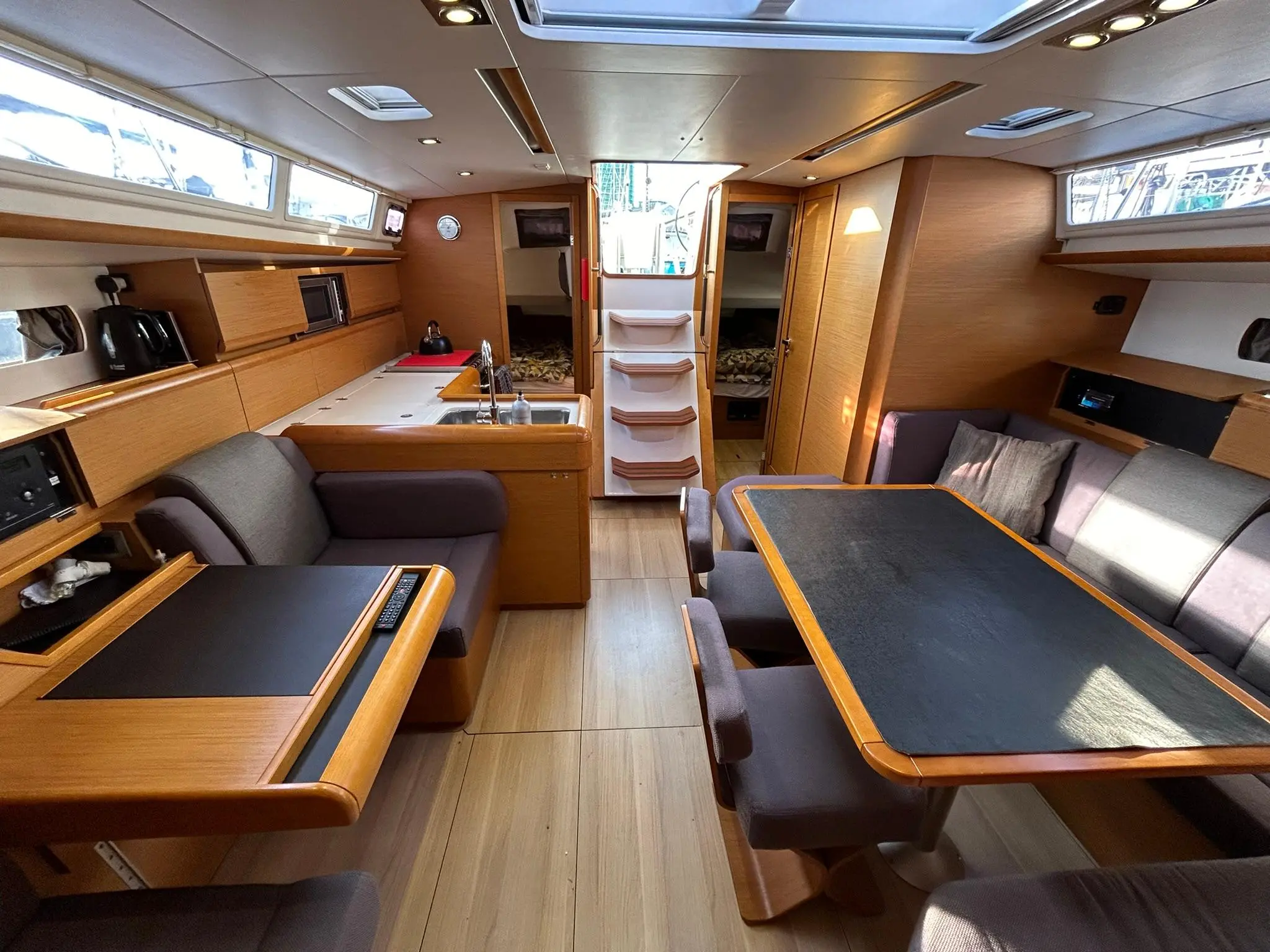 2014 Jeanneau sun odyssey 469