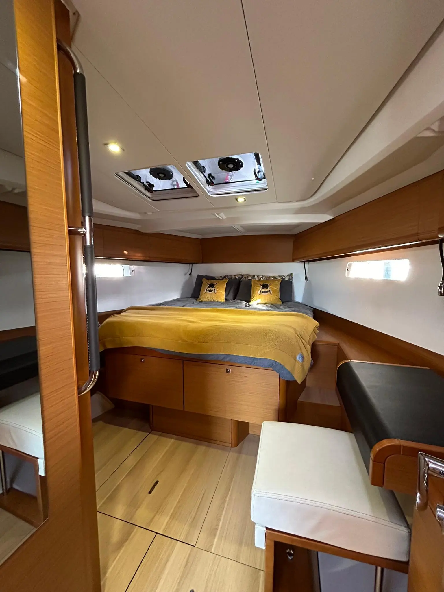 2014 Jeanneau sun odyssey 469