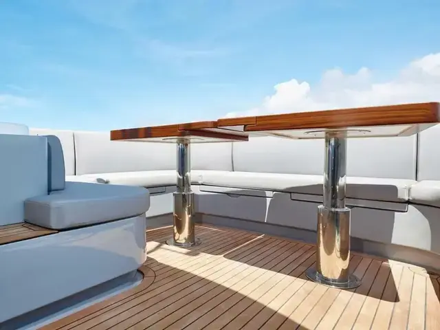 Aquitalia Yachts Flybridge