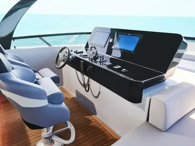 Aquitalia Yachts Flybridge